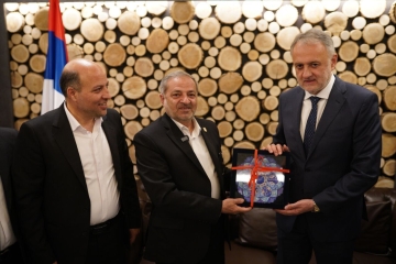 وزير التربية والتعليم الايراني يحضر حفل افتتاح الأولمبياد الطلابي الرياضي في صربيا