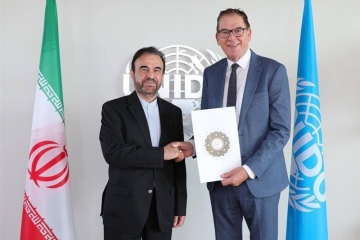 ممثل إيران الدائم يلتقي المدير العام لمنظمة الأمم المتحدة للتنمية الصناعية (يونيدو)