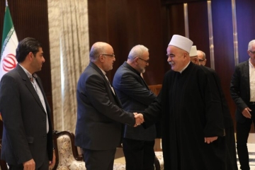 الشخصیات اللبنانية تحضر السفارة الإيرانية في بیروت