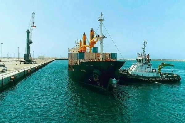 شحن 1800 طنًا من البضائع من ميناء كنكان الايراني إلى قطر