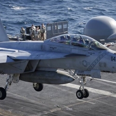 سقوط مقاتلة F-18 أمريكية في البحر الأحمر