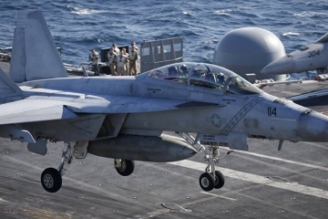 سقوط مقاتلة F-18 أمريكية في البحر الأحمر