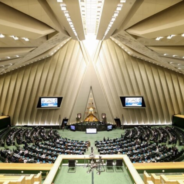 نواب البرلمان الایرانی: الخليج الفارسي ارضنا وبیتنا