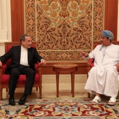 مفاوضات مسقط..وزير الخارجية الإيراني يصل إلى سلطنة عمان