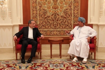 مفاوضات مسقط..وزير الخارجية الإيراني يصل إلى سلطنة عمان