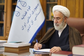 وأعلن الرئيس التنفيذي لإحدى شركات التكنولوجيا الطبية عن إطلاق جهاز تخطيط القلب المنزلي بحجم بطاقة بنكية في المستقبل القريب، قائلًا: يمكنكم حمل هذا الجهاز معكم دائمًا مثل الهاتف المحمول.     وأوضح “بوريا جوادي”، الرئيس التنفيذي لشركة تكنولوجيا طبية مق
